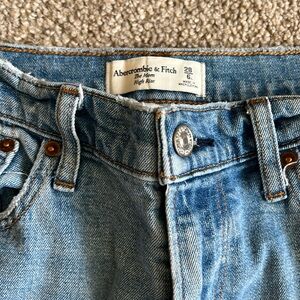 The Mom High Rise Jeans size 28